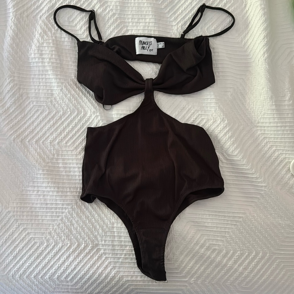 Princess polly bodysuit size 4
